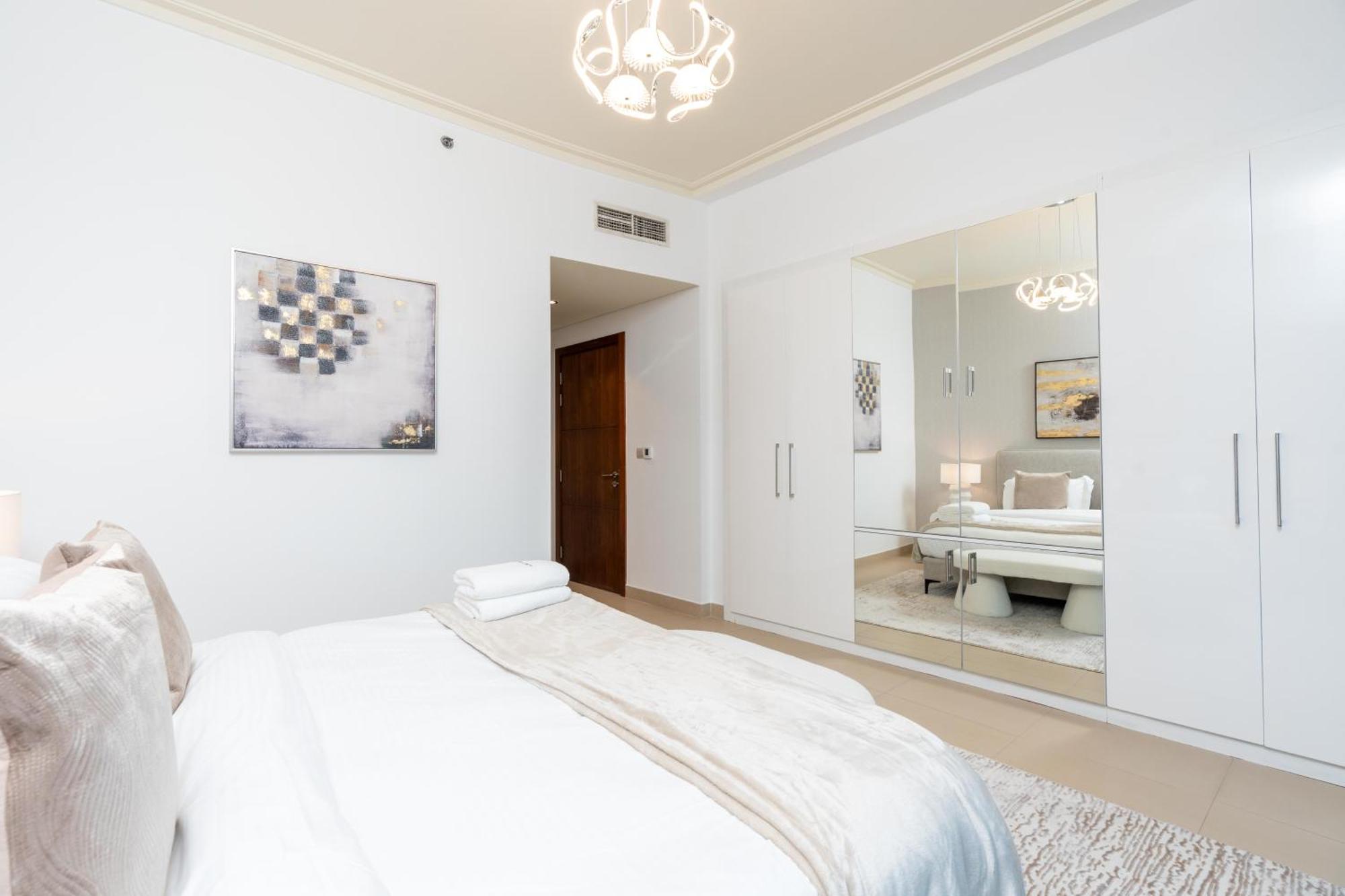 Whitesage - Unbeatable Views Of Burj Khalifa In This Huge 3br Apartment