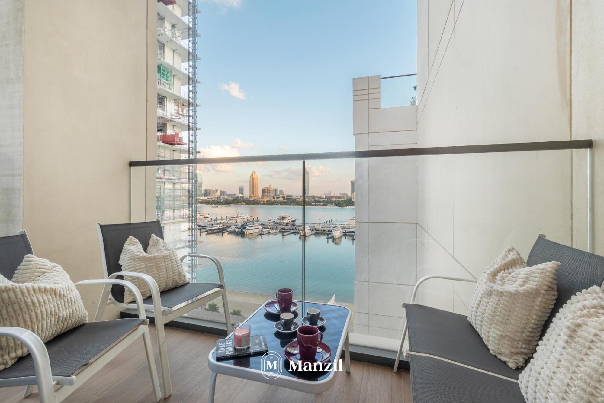Manzil - 2br In Emaar Beach Front With Sea View