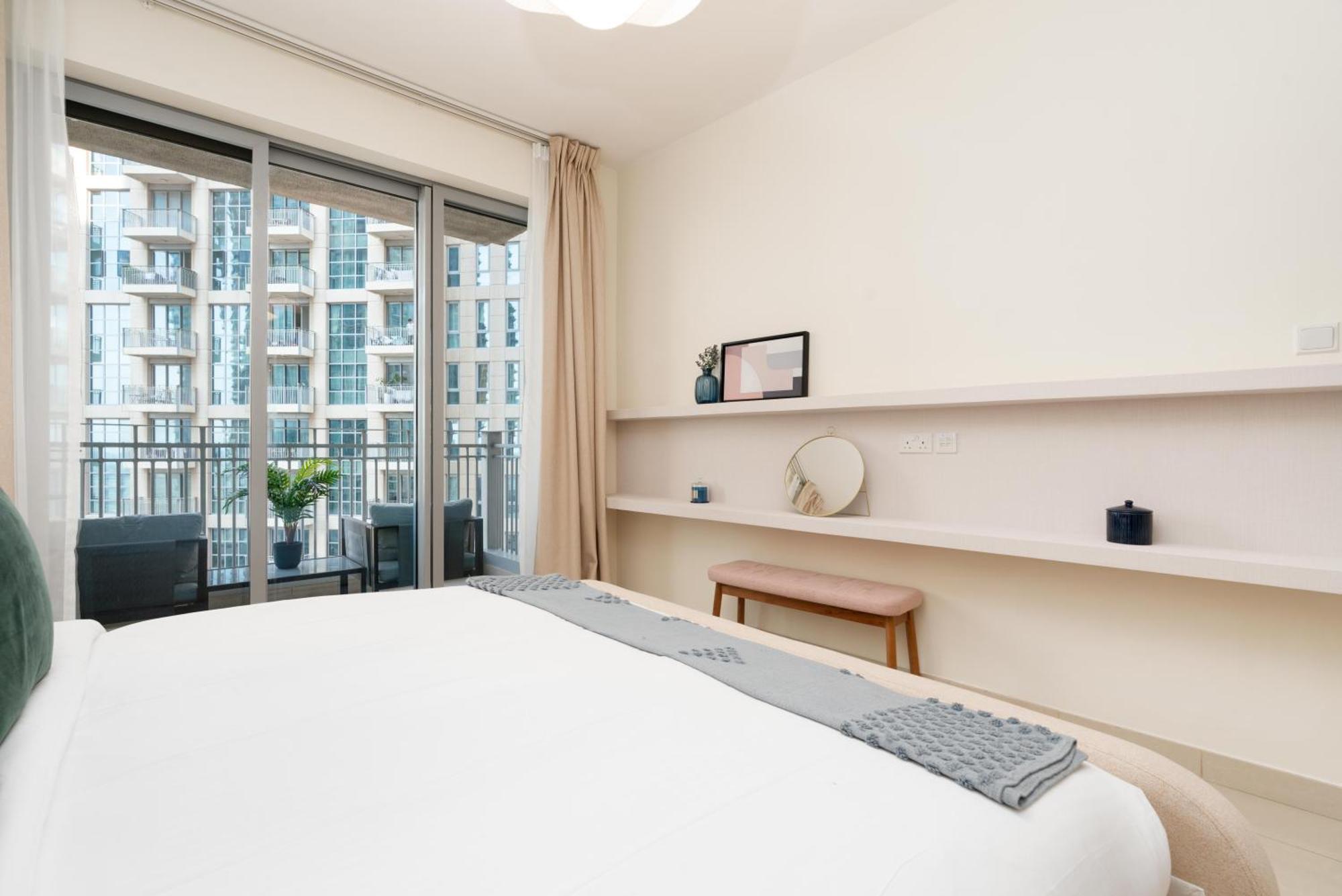 Burj Khalifa Views / 5 Min Walk From Mall / Opera / Upgraded / Designer Choice / 8 People / The Location *