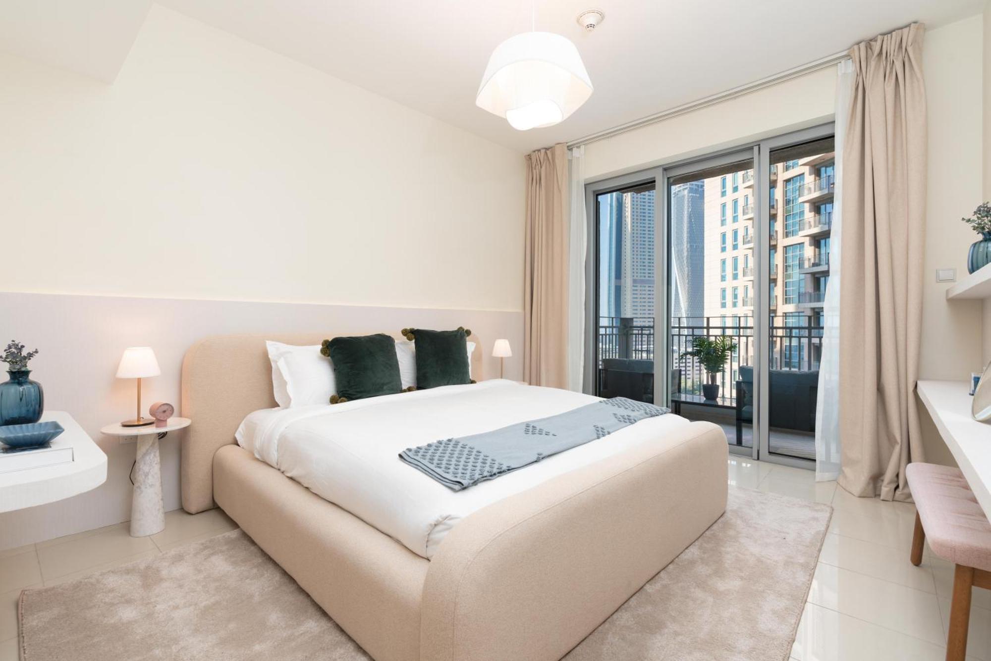 Burj Khalifa Views / 5 Min Walk From Mall / Opera / Upgraded / Designer Choice / 8 People / The Location *