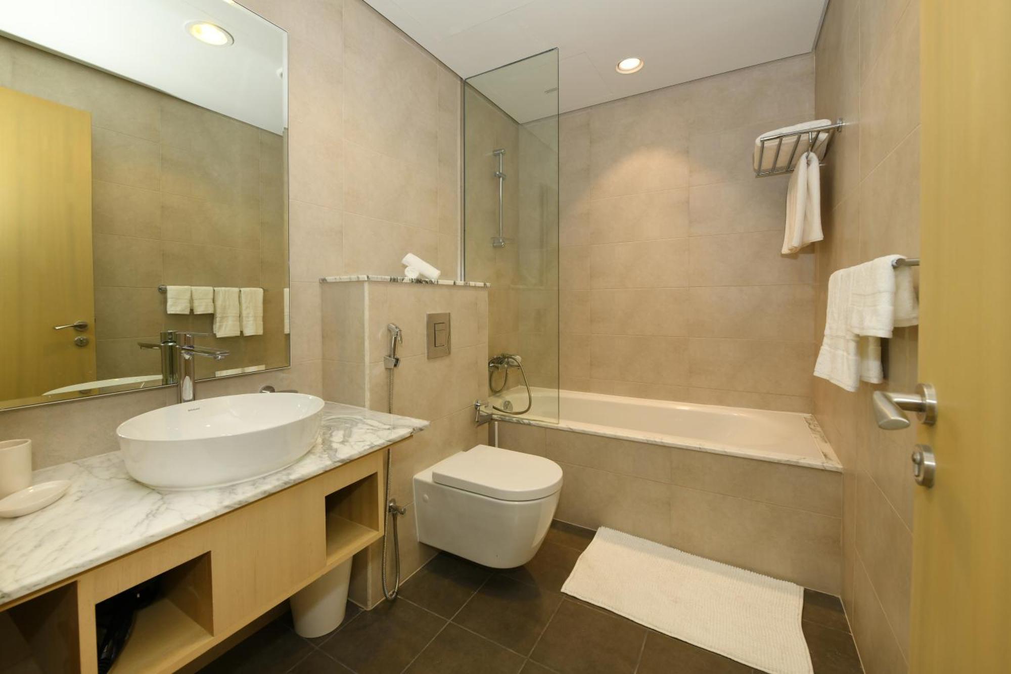 Apartment Skyline Serenity 2br Haven