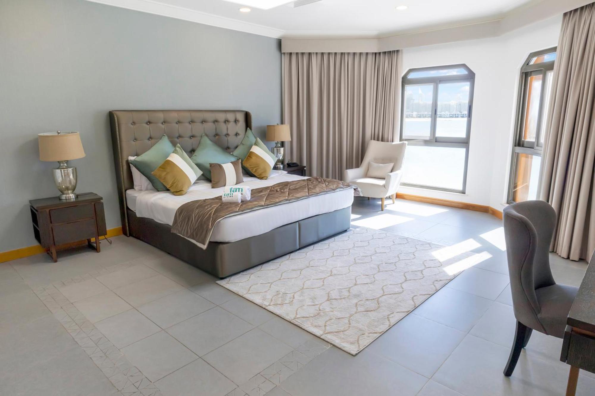 Fam Living - Palm Jumeirah - With Private Pool Villa
