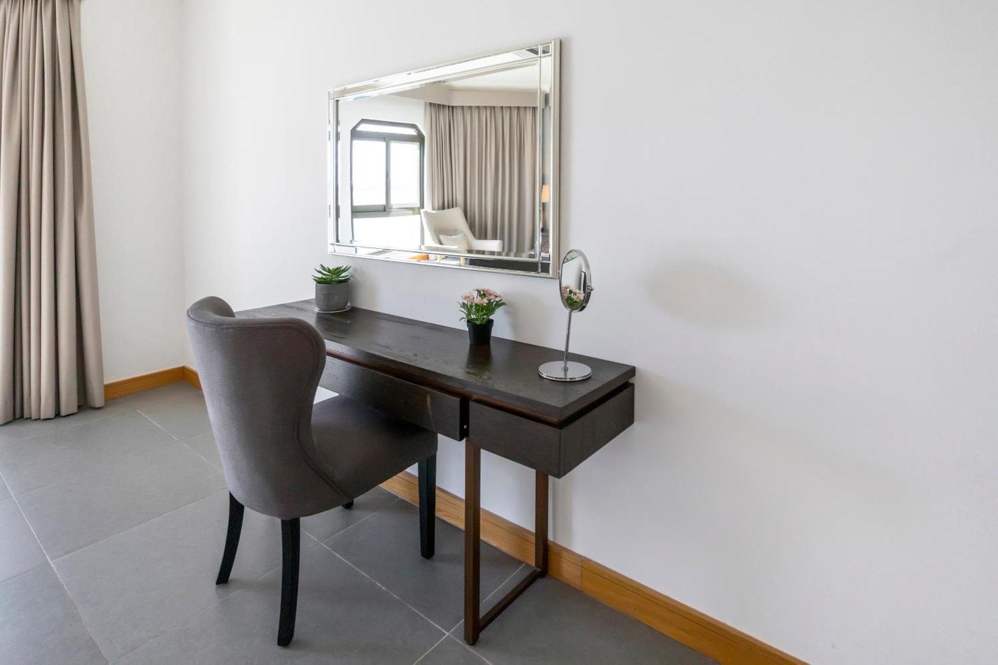 Fam Living - Palm Jumeirah - With Private Pool * Dubai