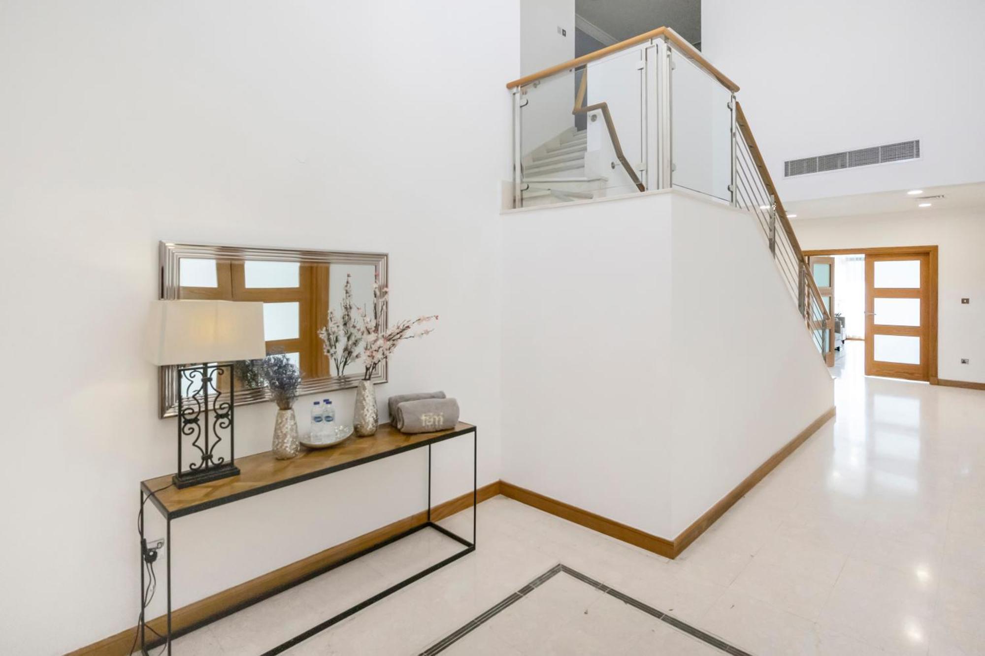 Villa Fam Living - Palm Jumeirah - With Private Pool *