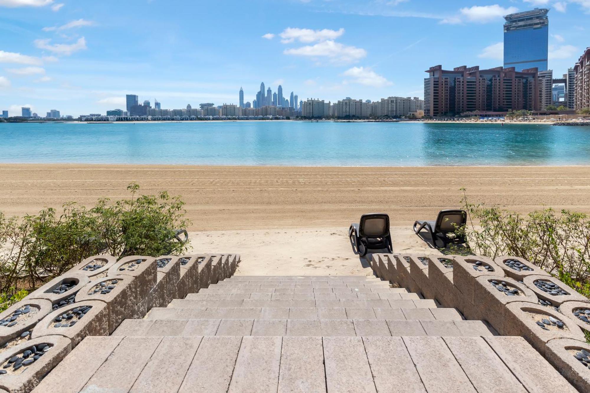 Fam Living - Palm Jumeirah - With Private Pool Villa
