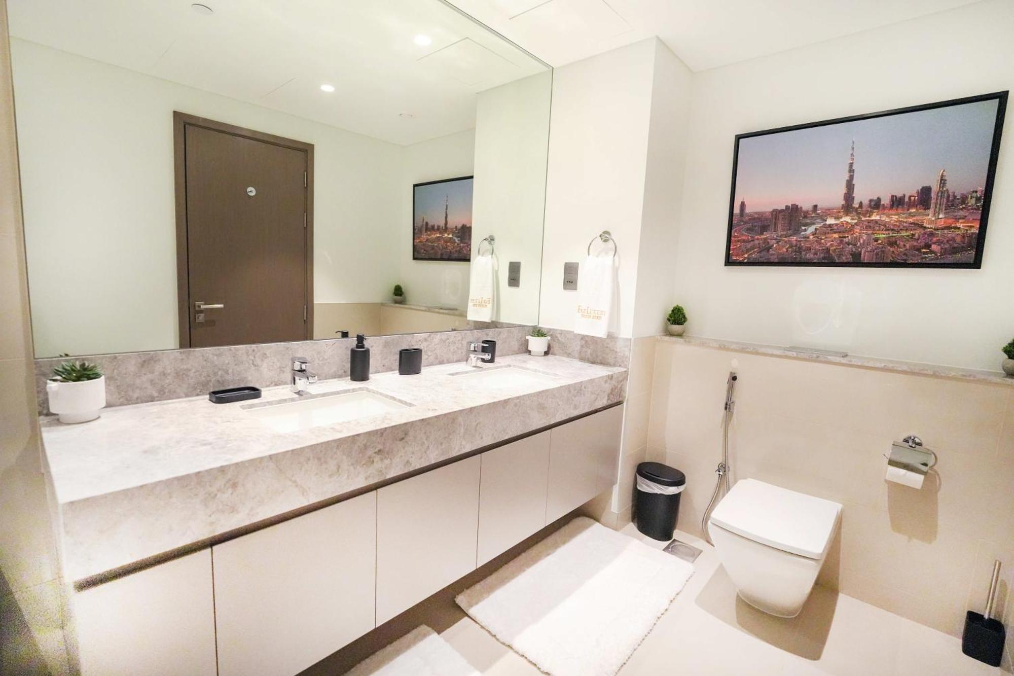 Luxurious 2br Next To Mall With Full Burj Khalifa View Apartment