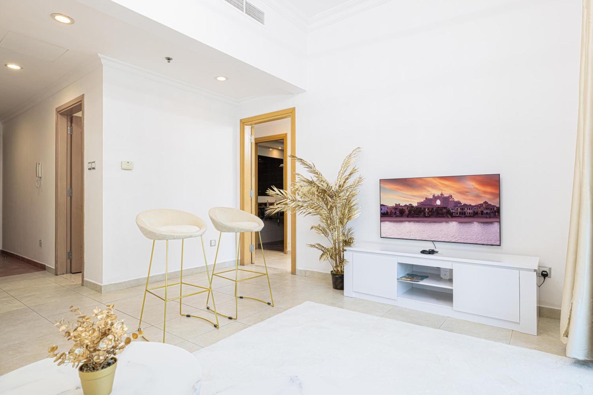 Luxury 1 Bedroom Full Marina View, Sleeps 5, 1 Min To Metro Apartment *