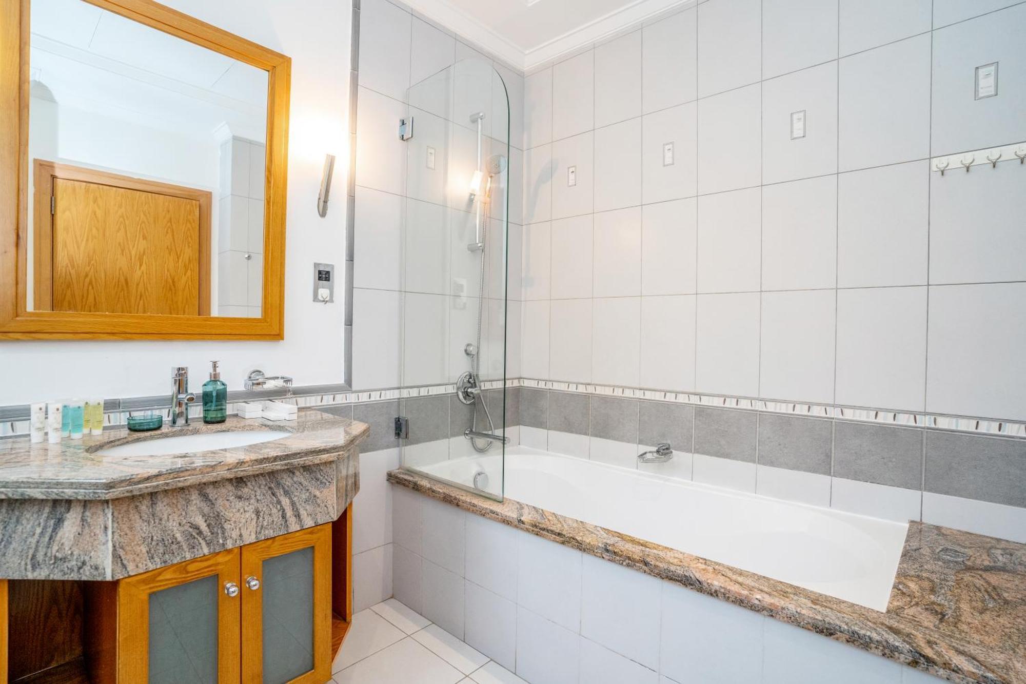 Vacay Lettings -private Pool & Beach At Palm Jumeirah Villa Dubai