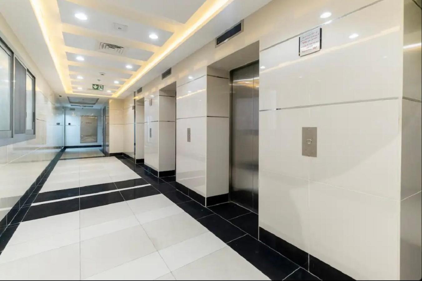 Daire Bright & Cozy, Near Metro & Downtown, Pool, Gym Dubai