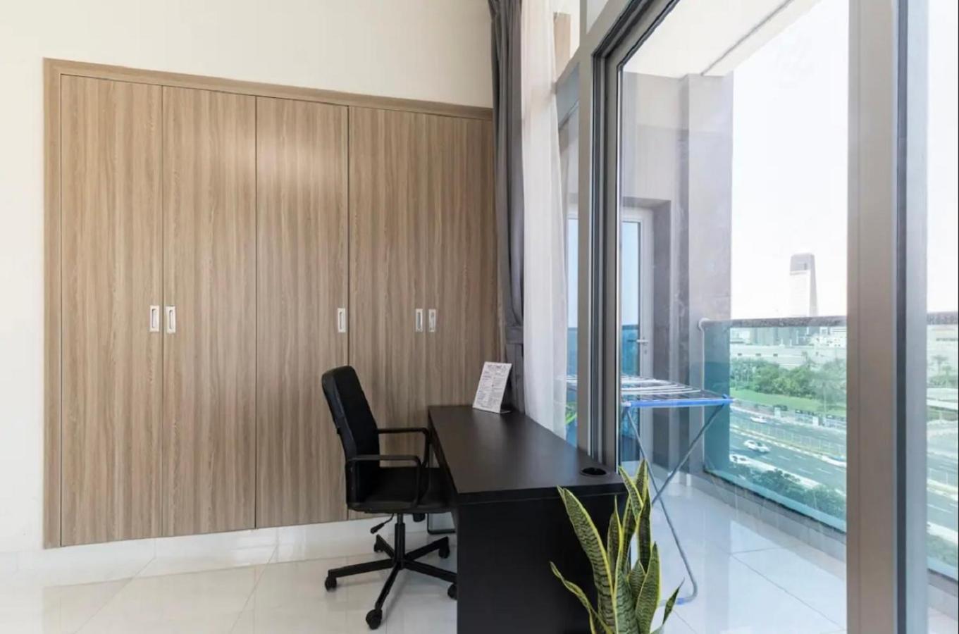 Bright & Cozy, Near Metro & Downtown, Pool, Gym Daire
