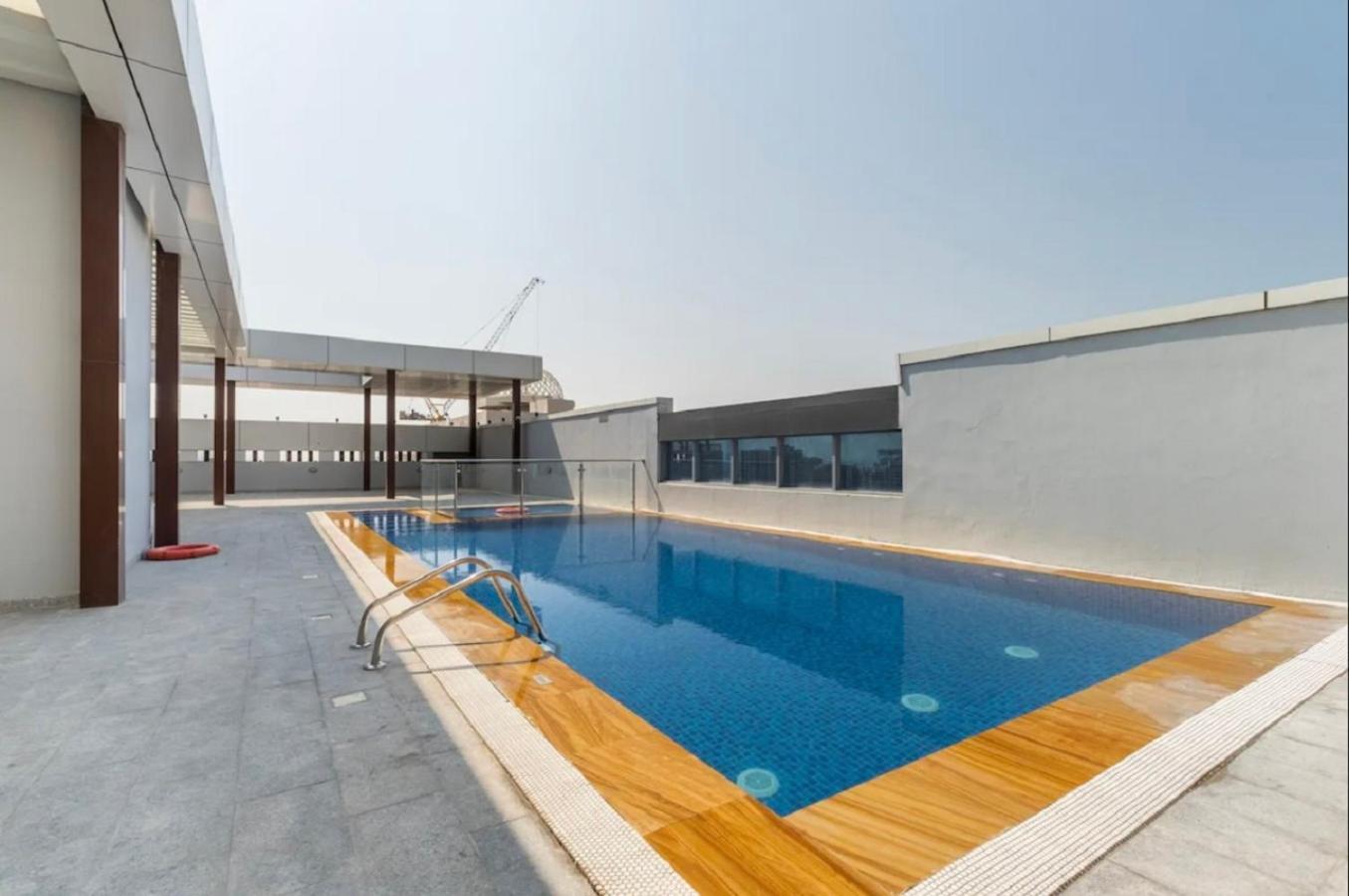 Bright & Cozy, Near Metro & Downtown, Pool, Gym Daire