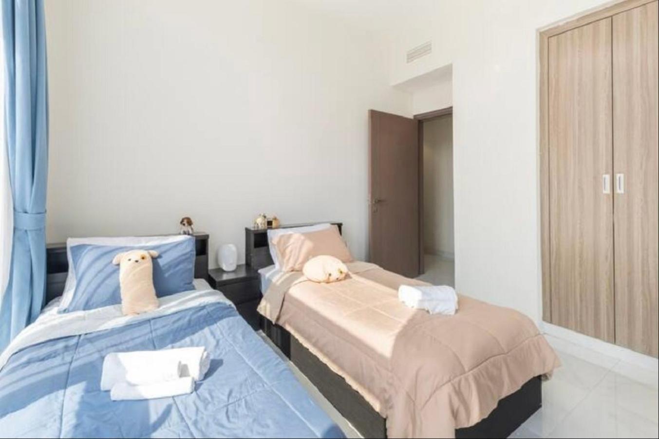 Bright & Cozy, Near Metro & Downtown, Pool, Gym * Dubai