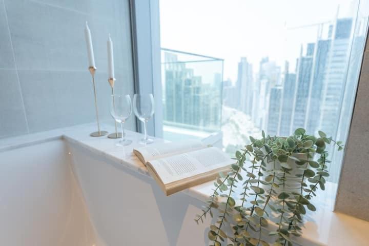 Vogue Downtown - Opera Grand - Burj Khalifa & Fountain Views Apartment Dubai