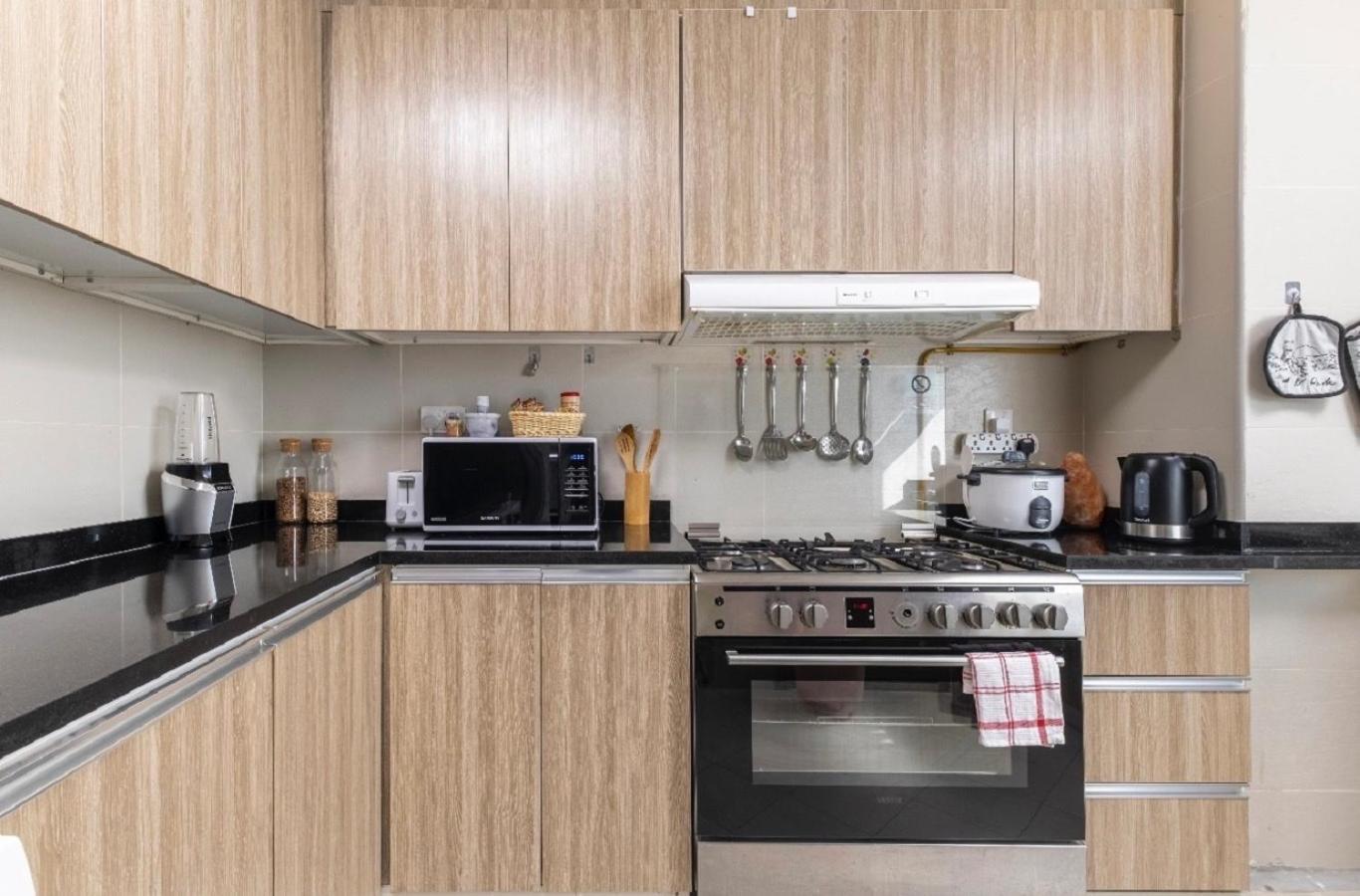Bright & Cozy, Near Metro & Downtown, Pool, Gym Daire *