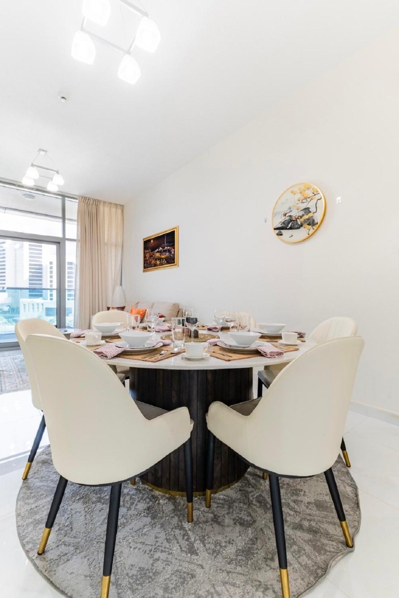Bright & Cozy, Near Metro & Downtown, Pool, Gym Daire *
