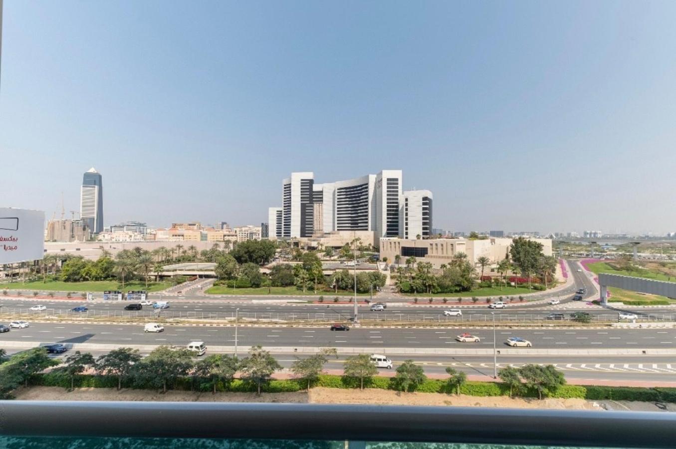 Bright & Cozy, Near Metro & Downtown, Pool, Gym * Dubai