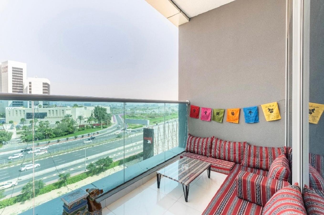 Bright & Cozy, Near Metro & Downtown, Pool, Gym *