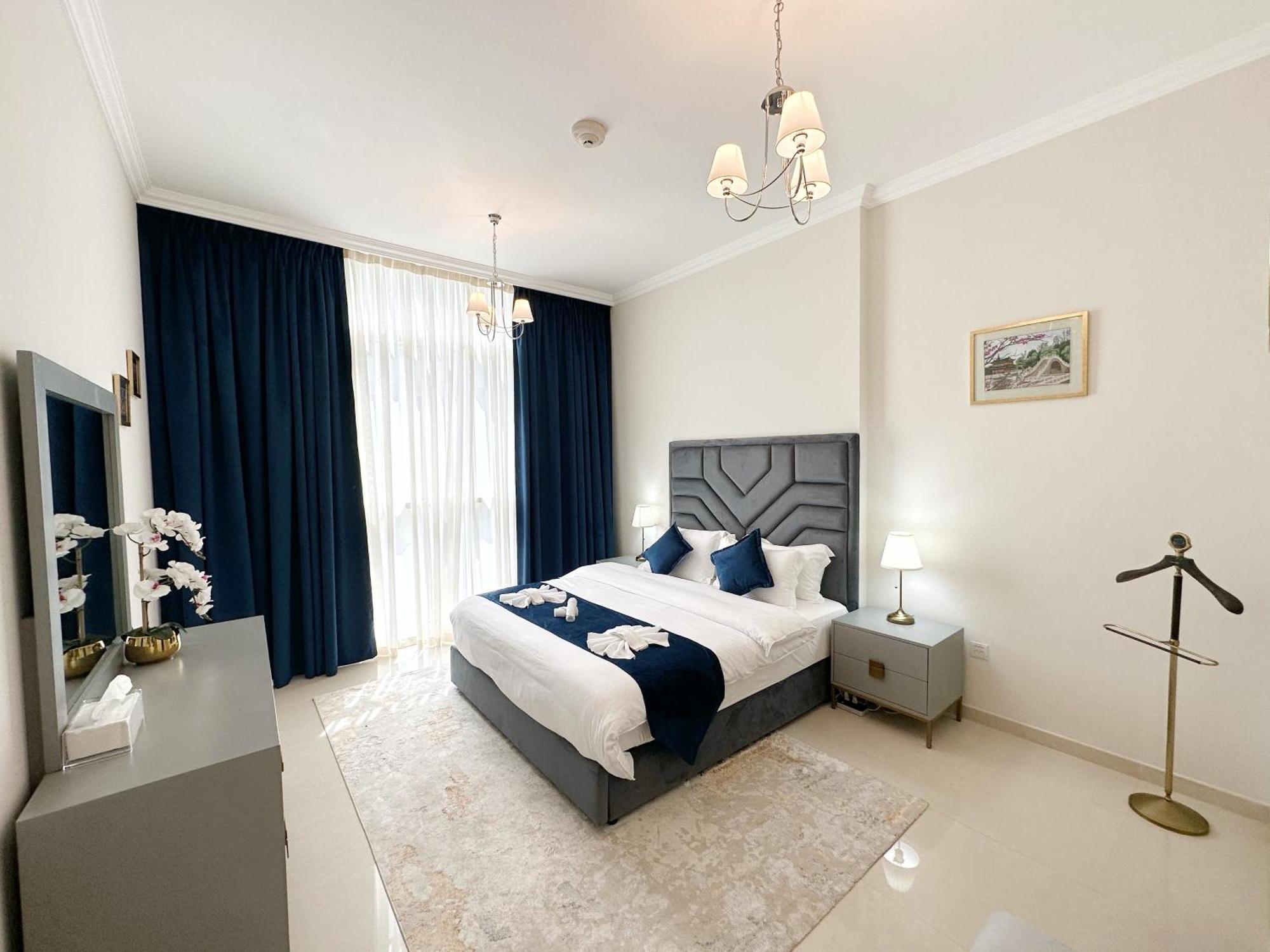 Dunya Tower Luxury And 2 Min Walk To Mall And Burj Khalifa In Heart Of Downtown Apartment Dubai