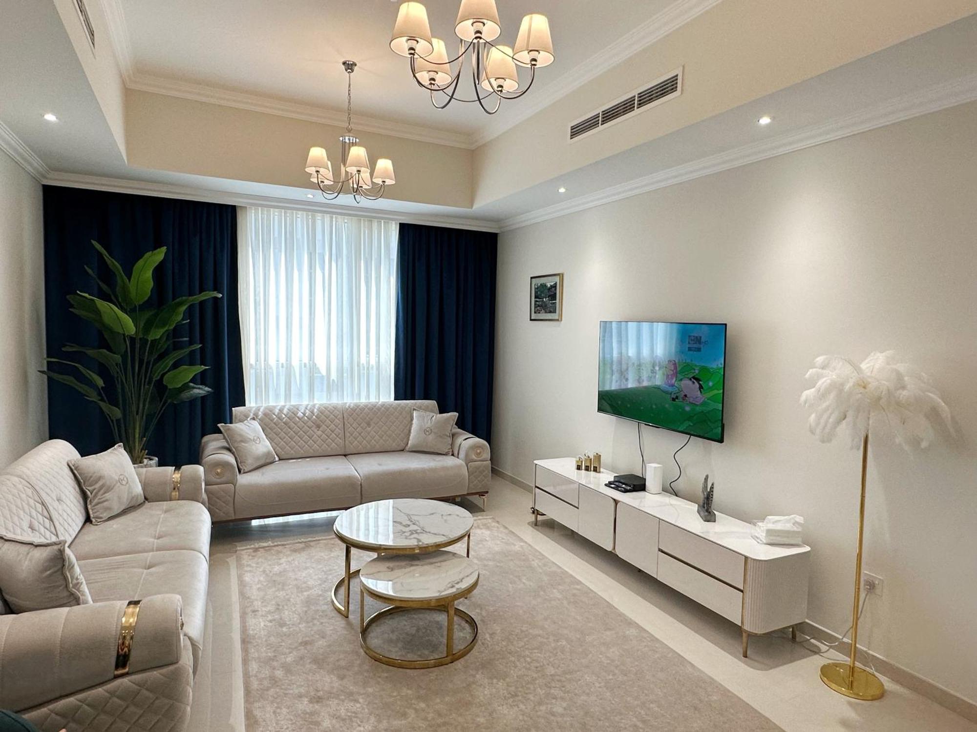 Dunya Tower Luxury And 2 Min Walk To Mall And Burj Khalifa In Heart Of Downtown Apartment