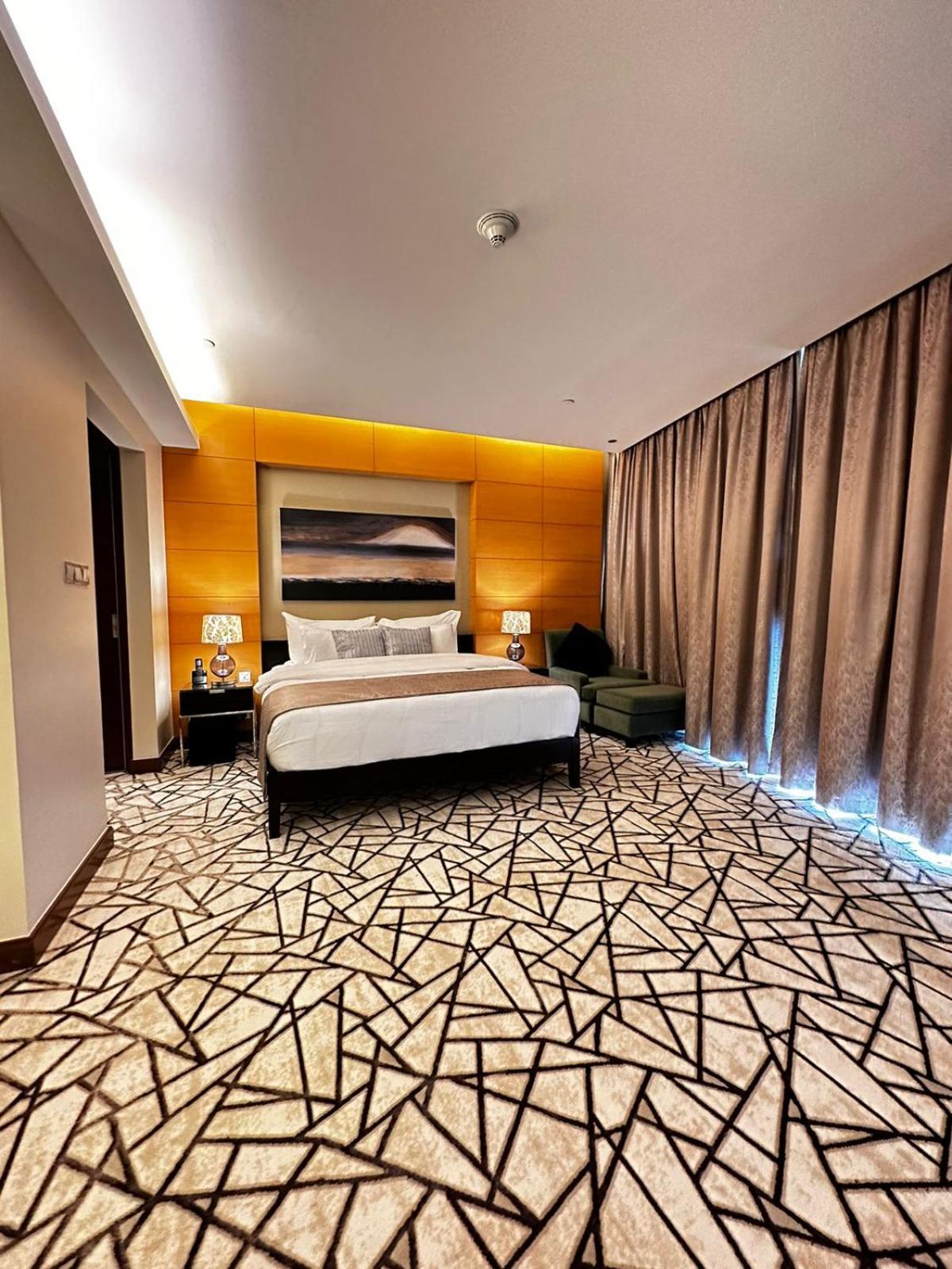 Mall Fashion Avenue Burj Khalifa View Residence- Formerly Address Mall