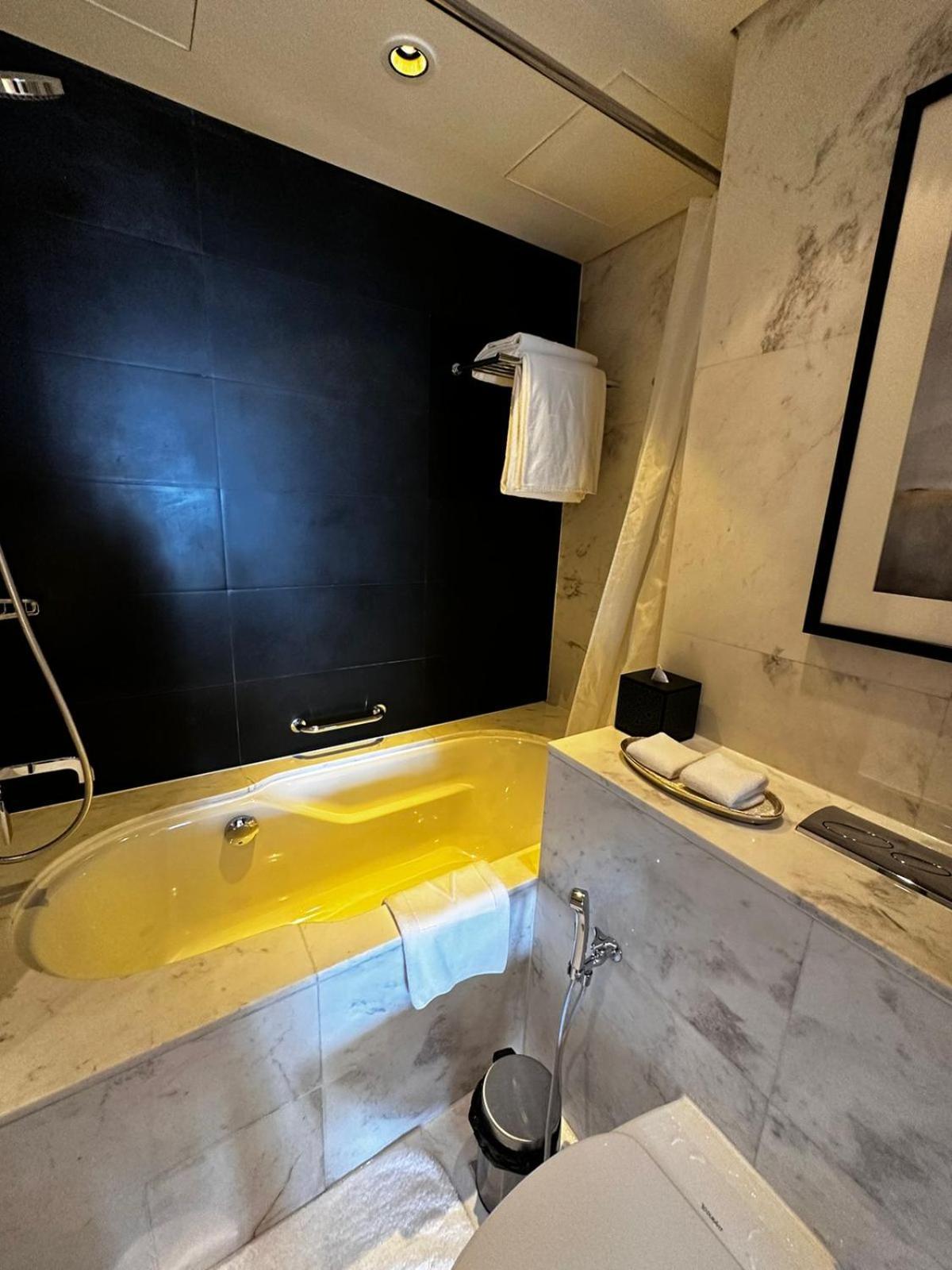 Mall Fashion Avenue Burj Khalifa View Residence- Formerly Address Mall Apartment