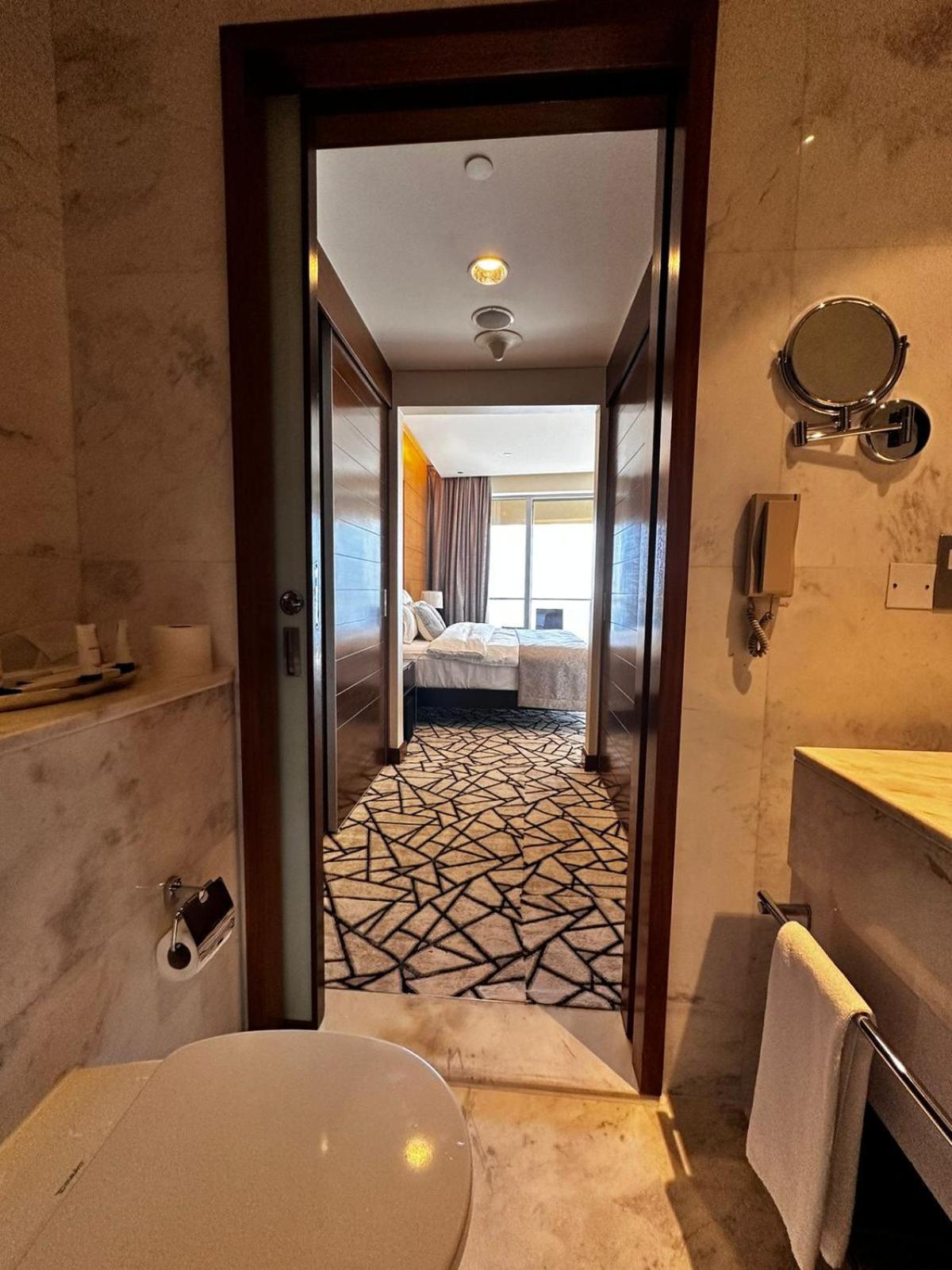 Mall Fashion Avenue Burj Khalifa View Residence- Formerly Address Mall Apartment Dubai