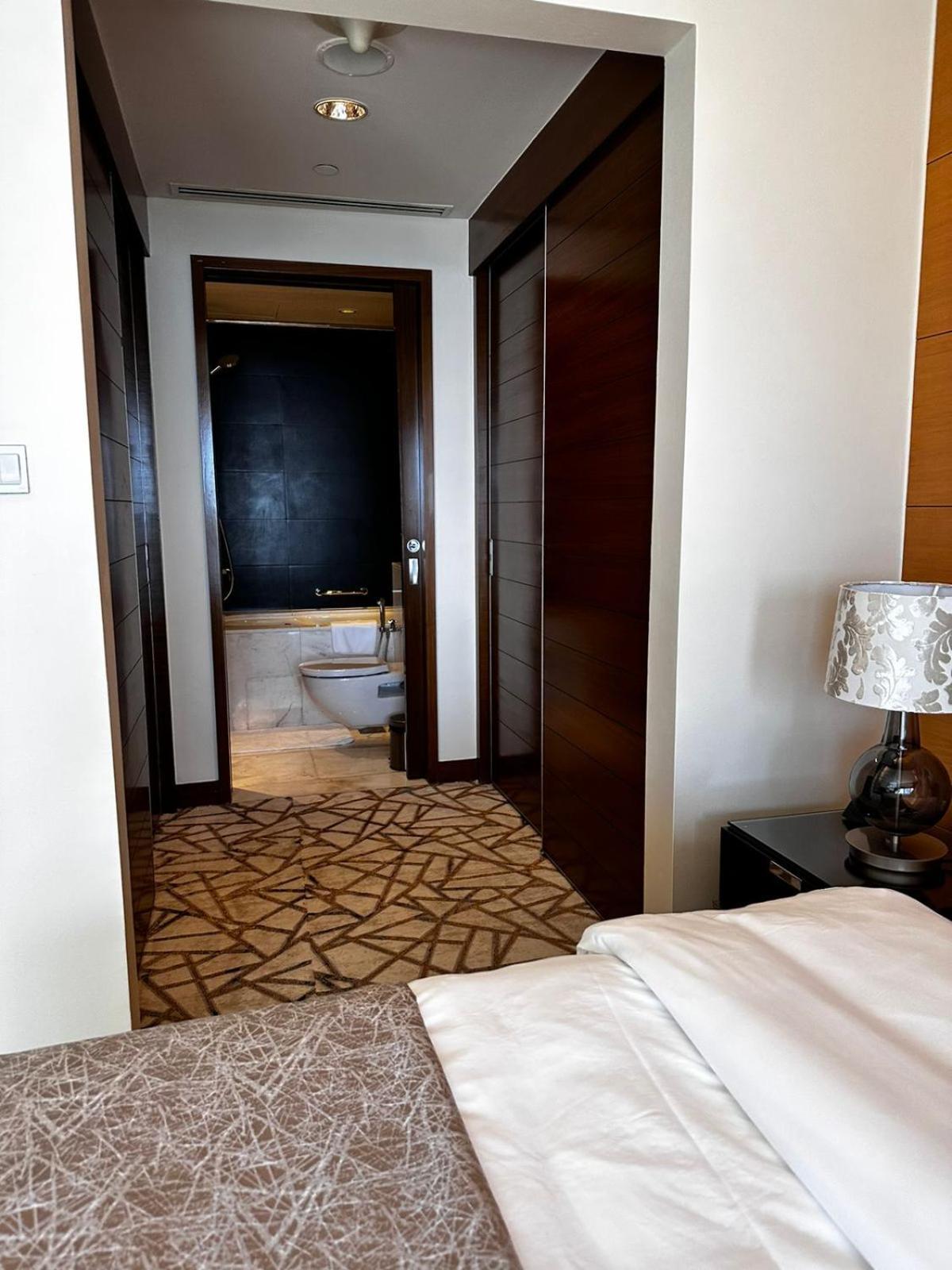 Mall Fashion Avenue Burj Khalifa View Residence- Formerly Address Mall