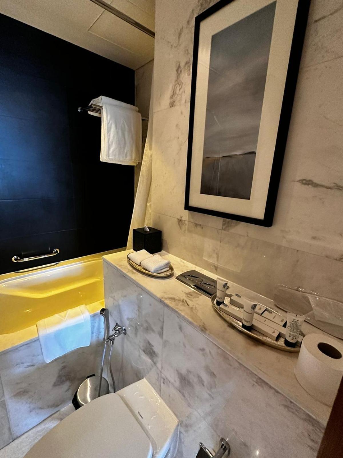 Mall Fashion Avenue Burj Khalifa View Residence- Formerly Address Mall Apartment Dubai