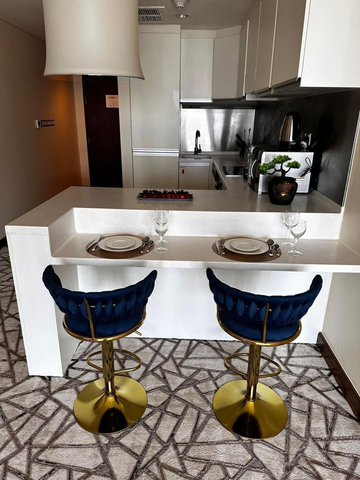 Mall Fashion Avenue Burj Khalifa View Residence- Formerly Address Mall Apartment *