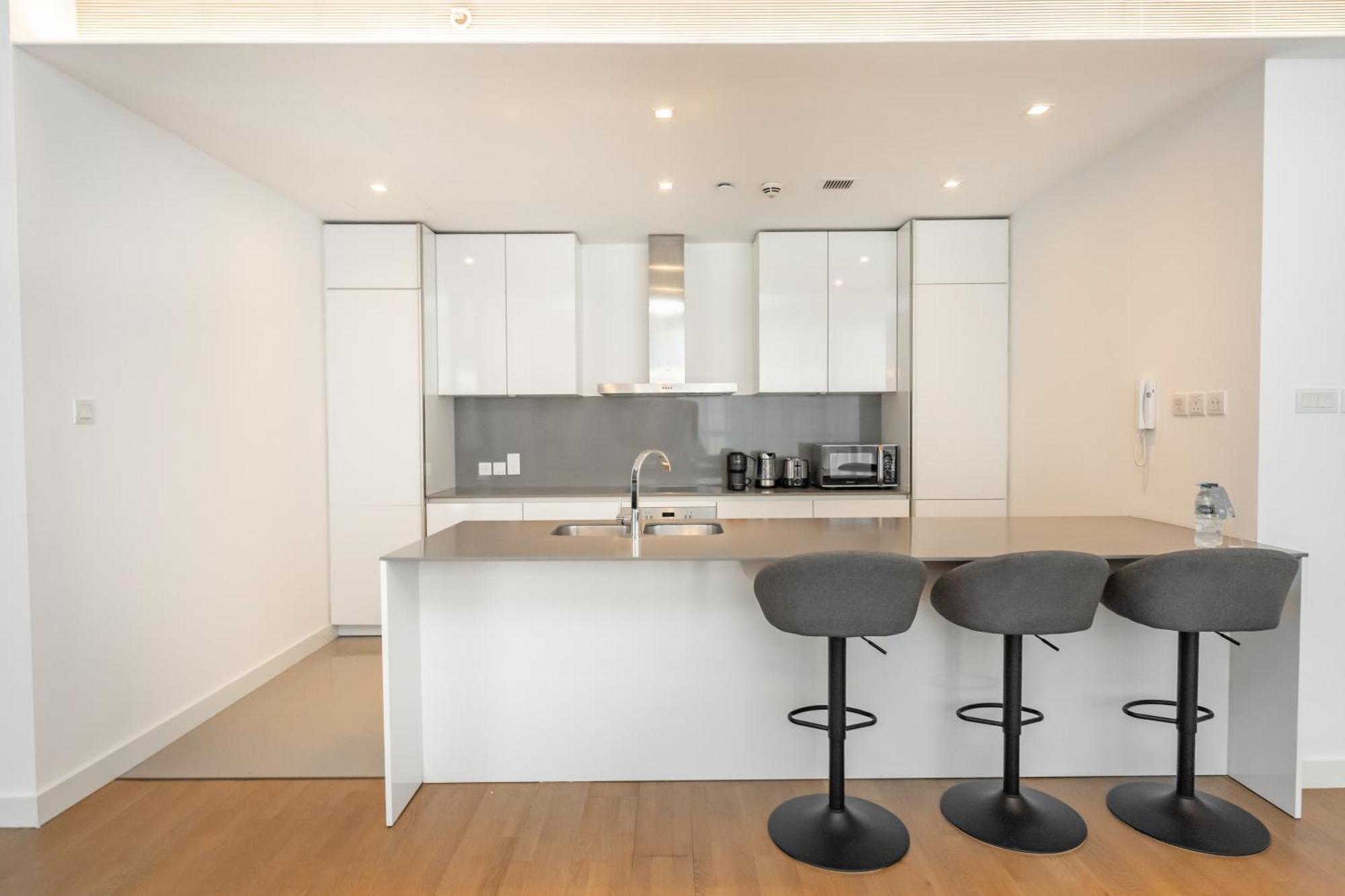Daire Fam Living - Walk - Urban Staycations Dubai