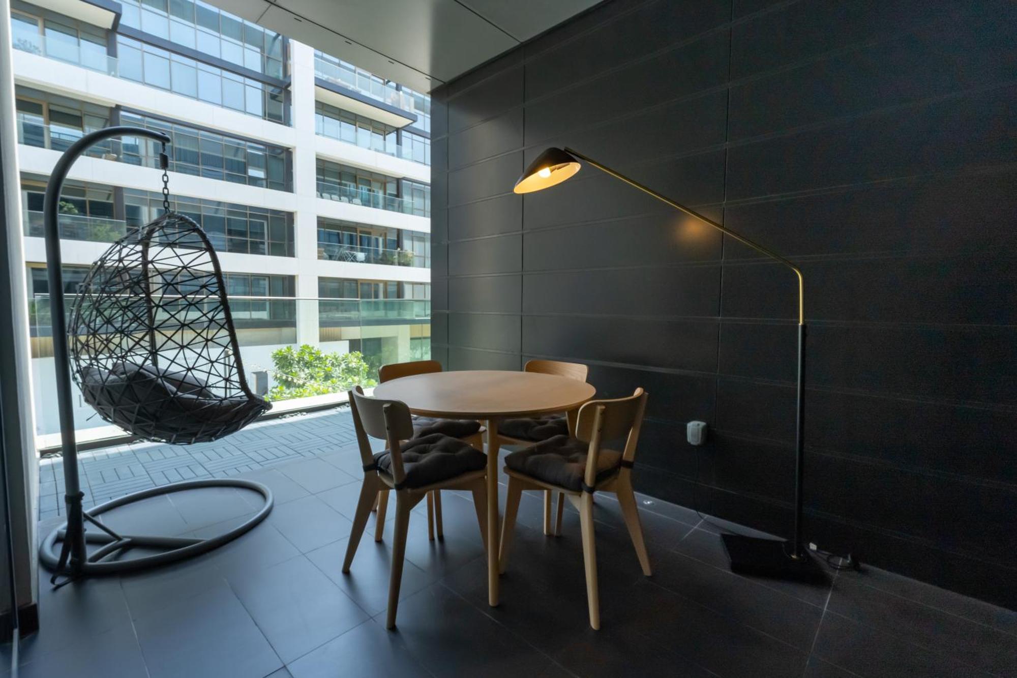 Fam Living - Walk - Urban Staycations Daire Dubai