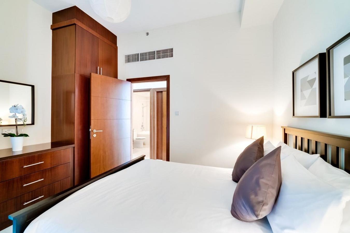 Spacious 2br With Central Location At Standpoint Tower * Dubai