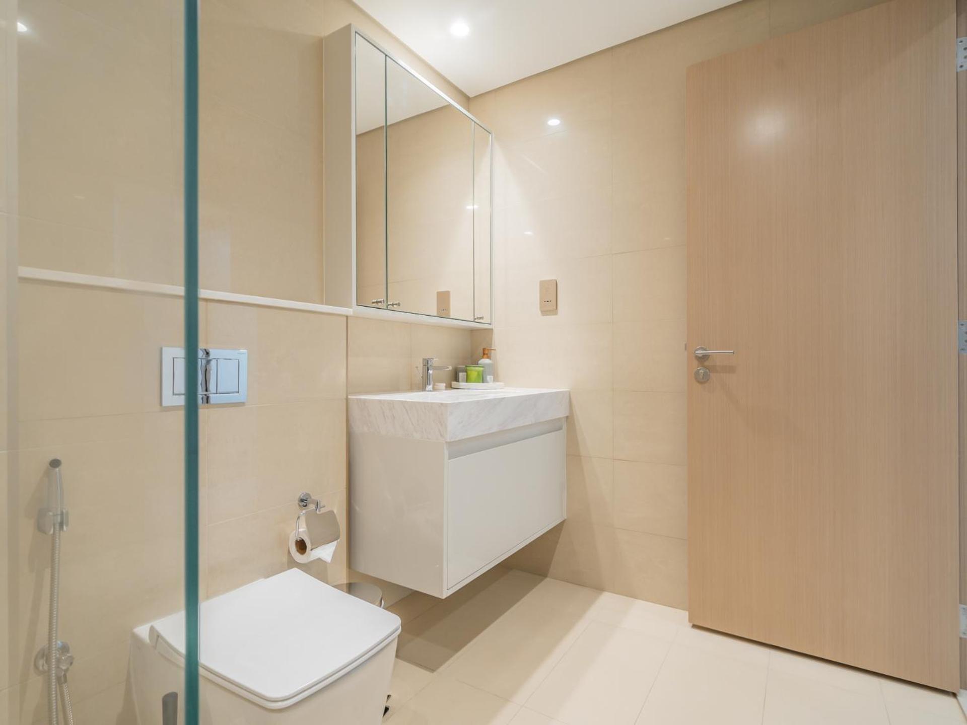 Downtown Decadence : A 1br Urban Sanctuary Dubai