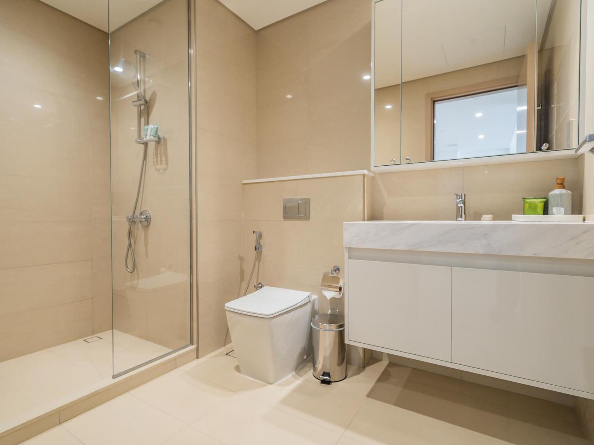 Apartment Downtown Decadence : A 1br Urban Sanctuary *