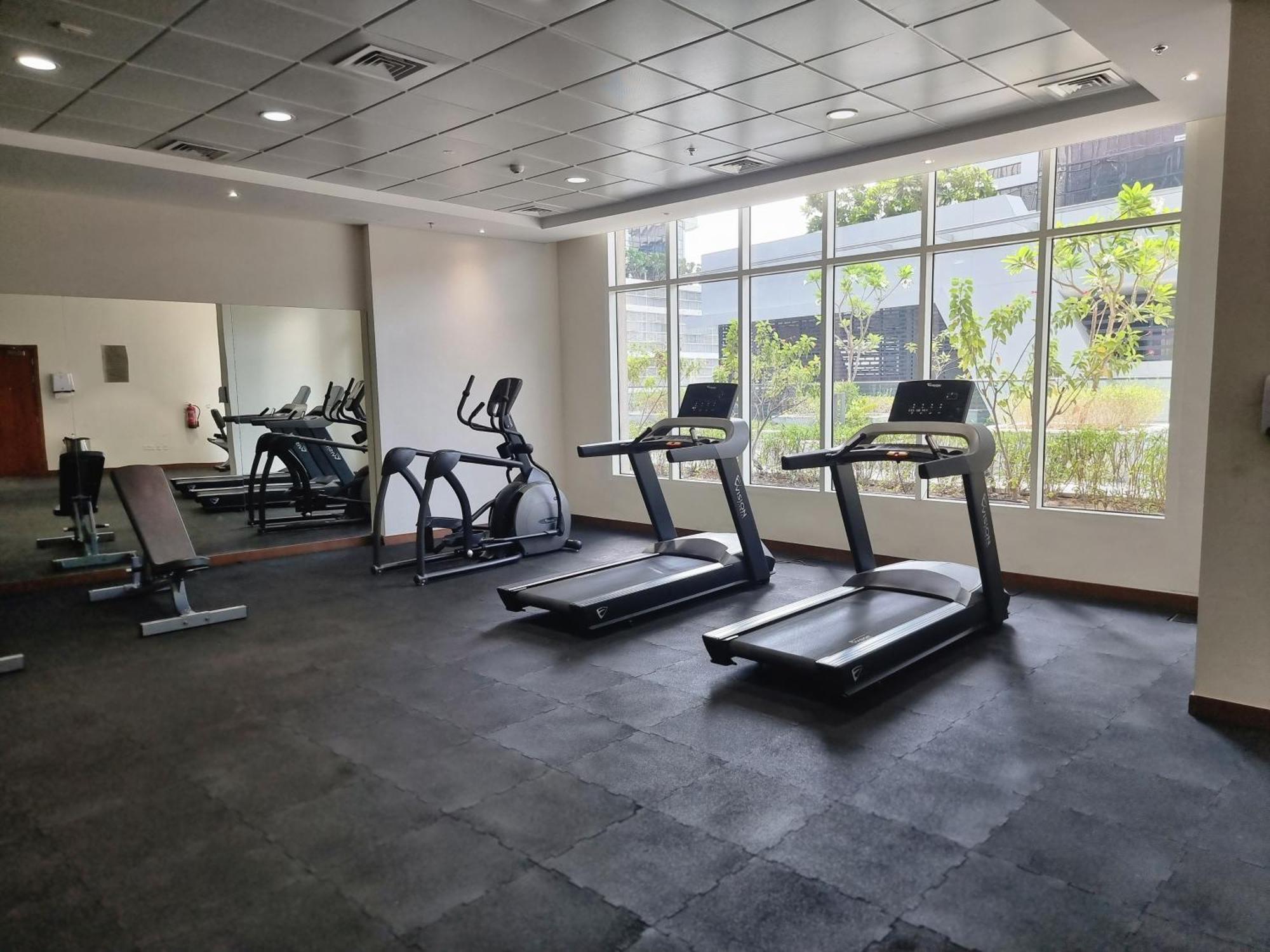 Dunya Tower Luxury And 2 Min Walk To Mall And Burj Khalifa In Heart Of Downtown