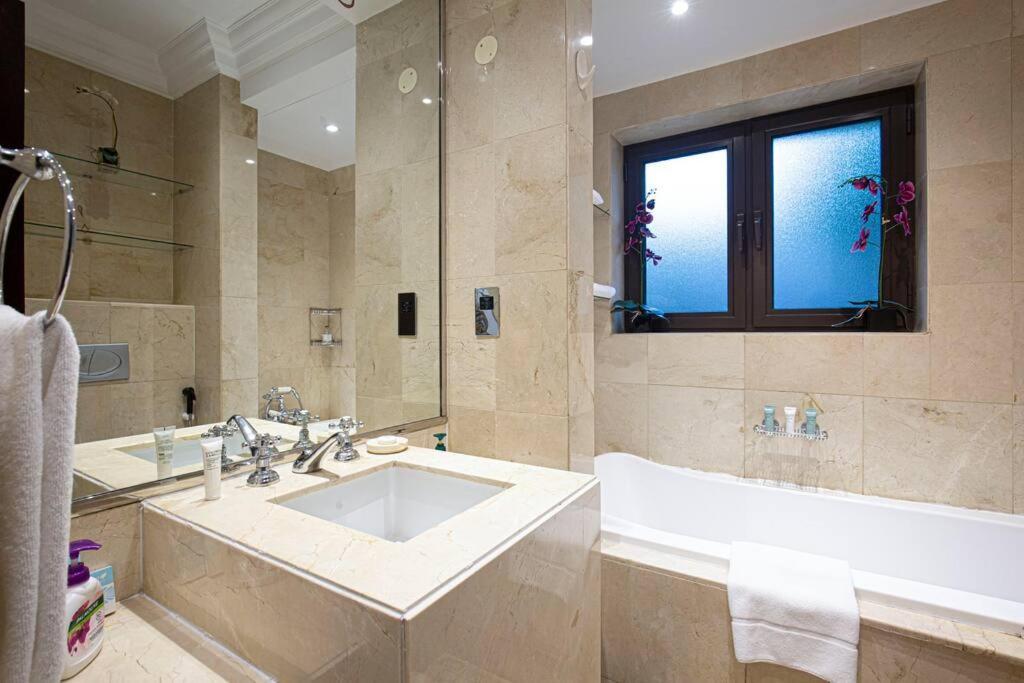 Tranquil Oasis- 2bedroom, Connected To Mall Daire