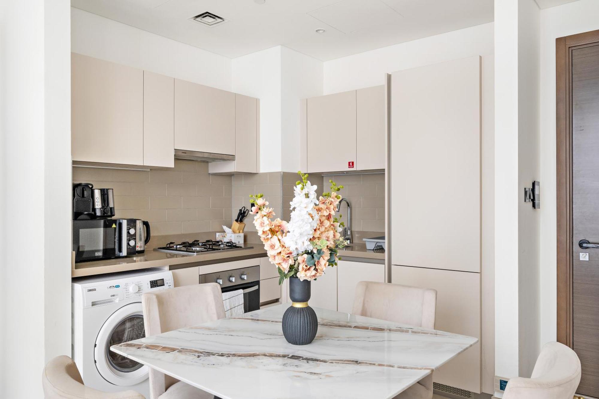 Beautiful 2 Bedroom Next To Business Bay - Sobha Creek Vista * Dubai
