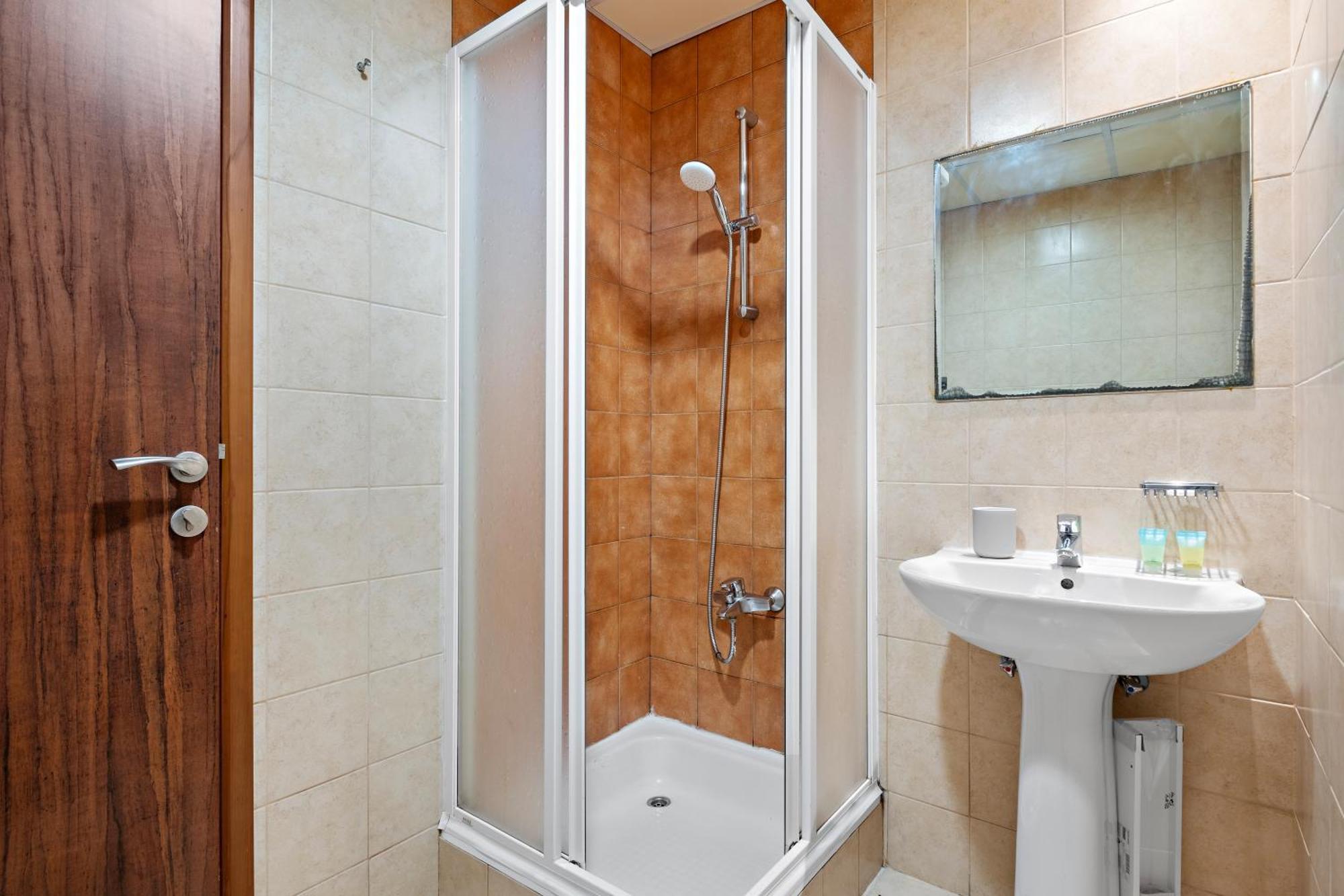 Stylish 2 Bedroom Apt With Free Parking & Fast Wifi Daire