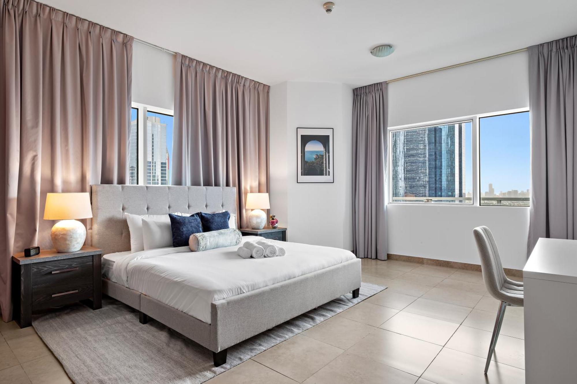 Daire Stylish 2 Bedroom Apt With Free Parking & Fast Wifi *