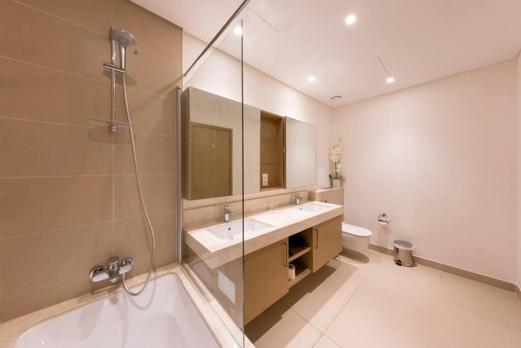 Breathtaking 2br W/sea Views Apartment Dubai