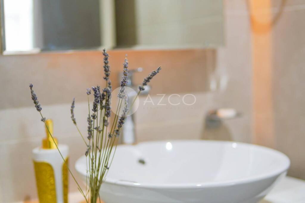 Apartment Deluxe One Br In Damac Maison Prive Dubai