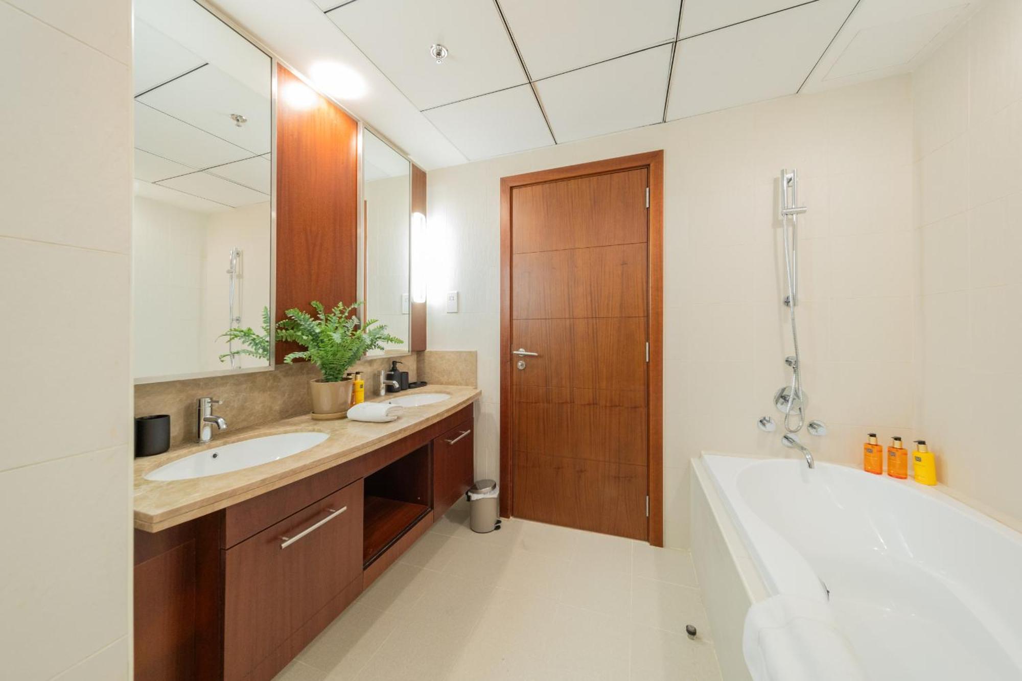 Apartment Eden's Homes & - Standpoint Residences