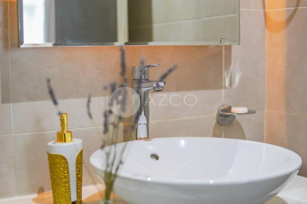 Apartment Deluxe One Br In Damac Maison Prive *