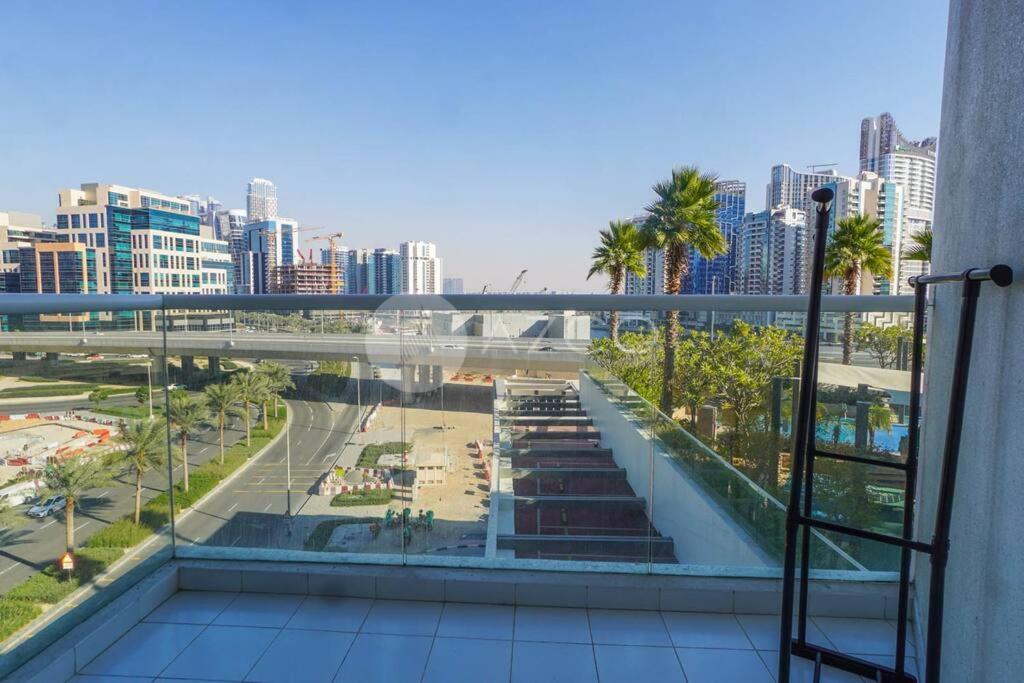 Apartment Deluxe One Br In Damac Maison Prive