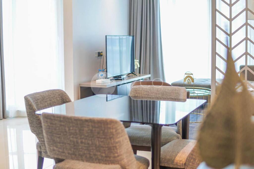 Deluxe One Br In Damac Maison Prive Apartment Dubai