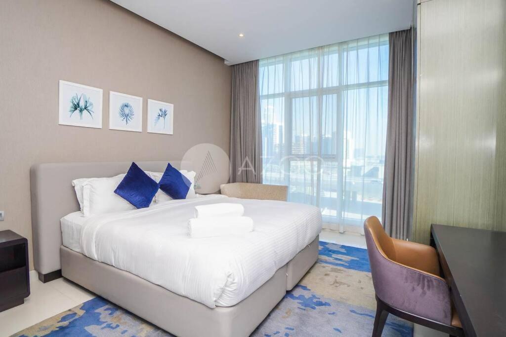 Apartment Deluxe One Br In Damac Maison Prive Dubai