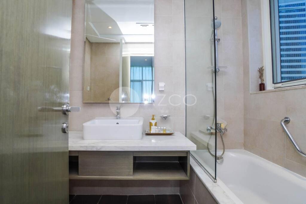 Deluxe One Br In Damac Maison Prive * Dubai