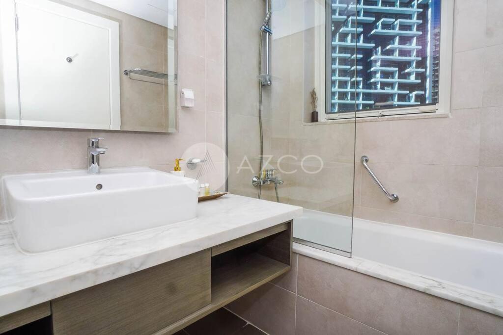 Apartment Deluxe One Br In Damac Maison Prive *