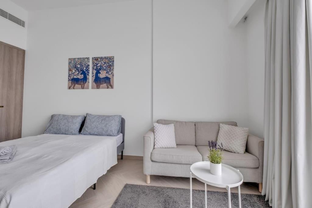 Stunning Pool View Studio In Jvc Apartment *