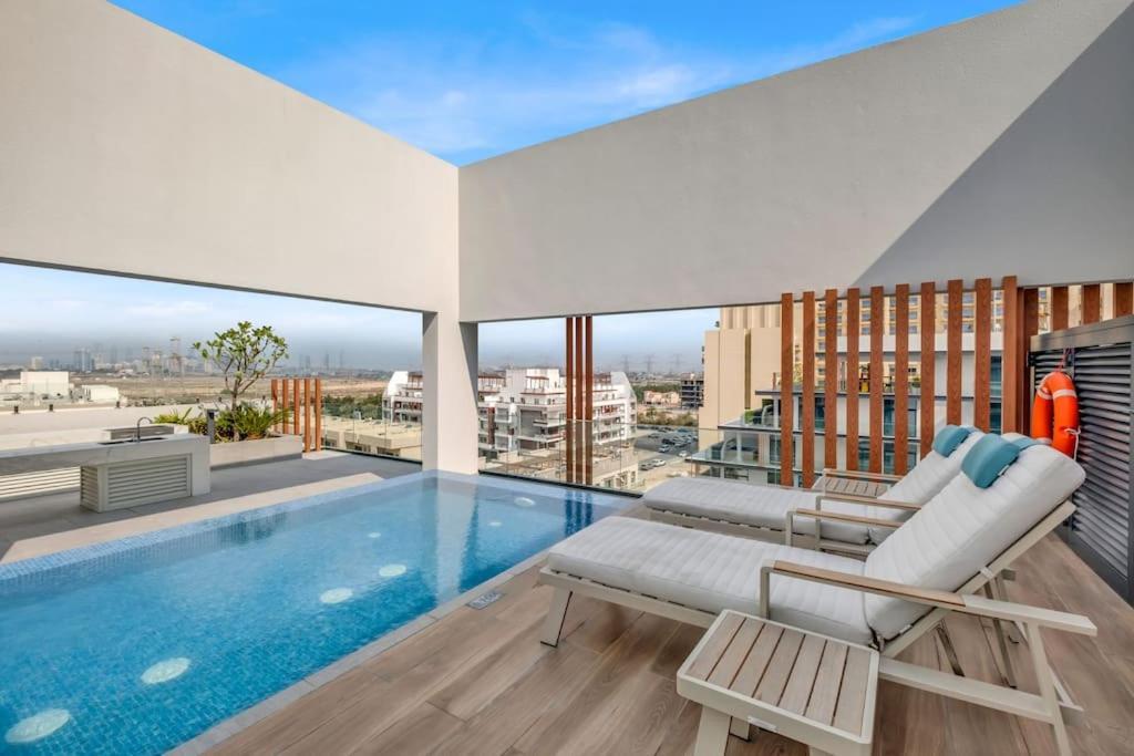 Stunning Pool View Studio In Jvc